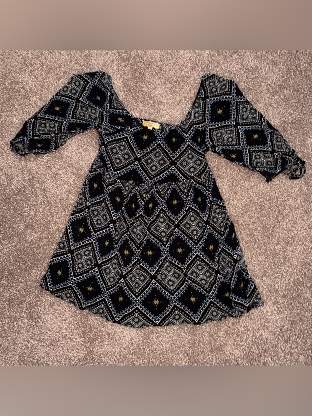 Princess Vera Wang Boho Diamond-Print Puff Sleeve Dress
